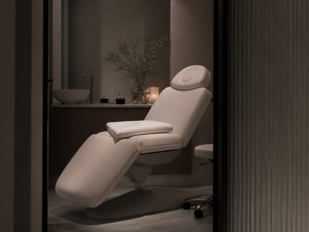 Why Aesthetic Clinics Lose Most Patients After the First Session